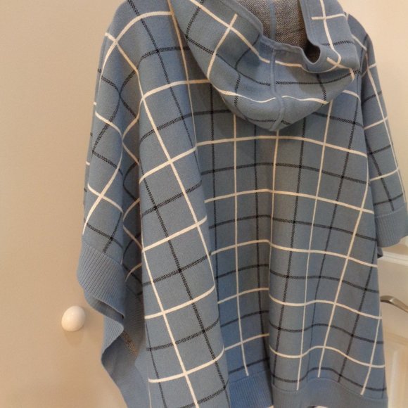 Tahari Poncho Blue Plaid Hooded NWT One Size - Picture 9 of 10